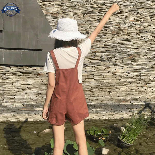 오버롤 반바지<br> 일반 주머니를 가진 여자 