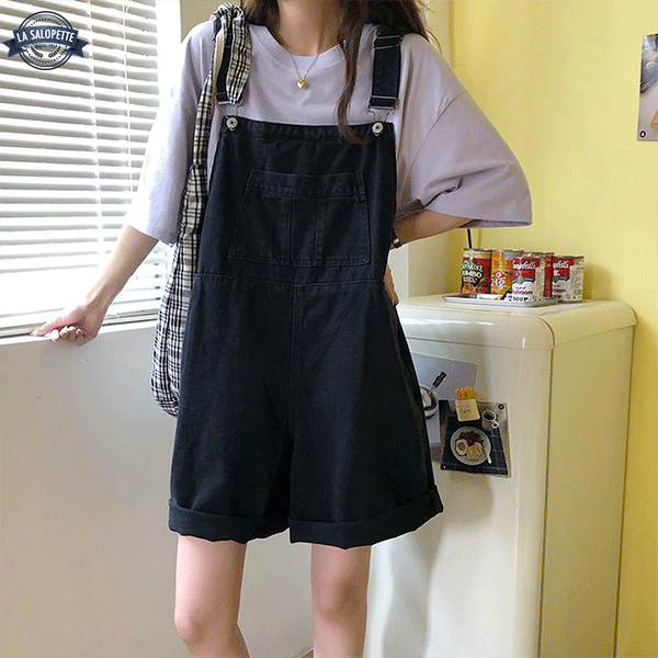 오버롤 반바지<br> Fishnet 청바지를 입은 여자